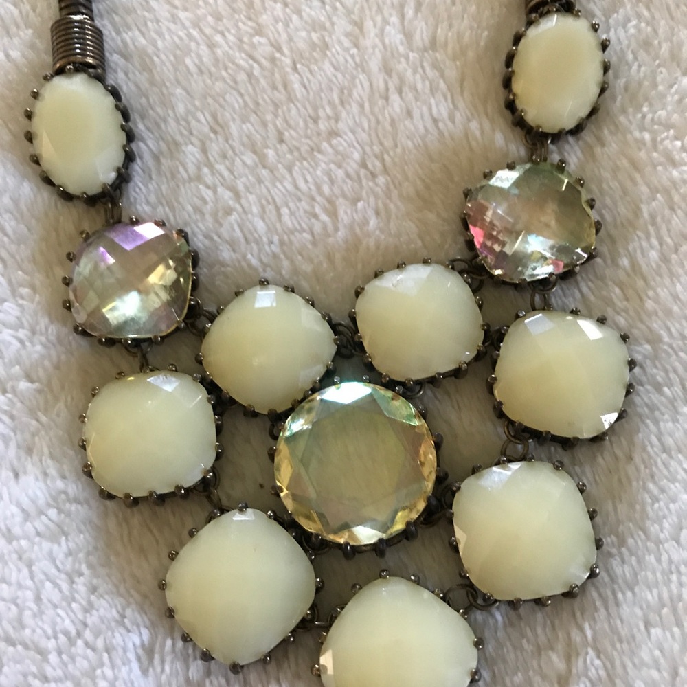 Statement necklace. - Picture 2 of 3